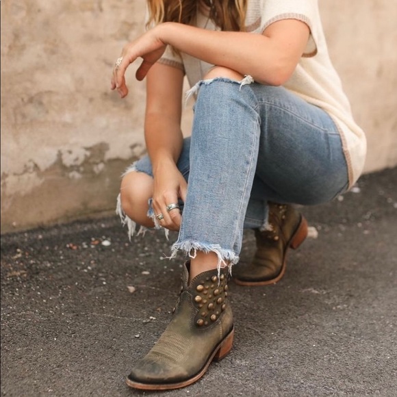 Liberty Black Olive Boots - Picture 4 of 4